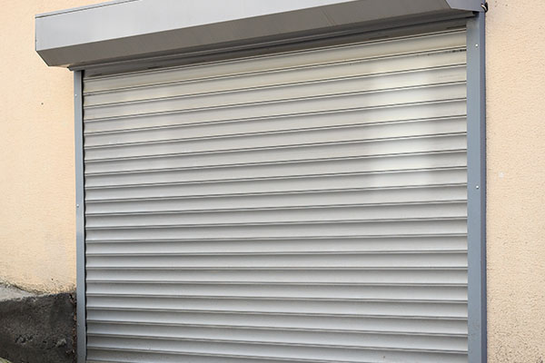 Рулонные шторы: «невидимый страж» энергоэффективности зданий