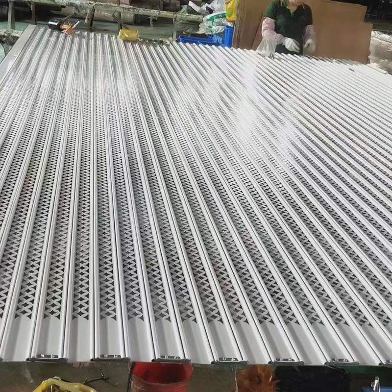 Легкие гаражные роллетные ворота